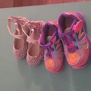 Kids shoes sz 6 New balance cat and Jack flat